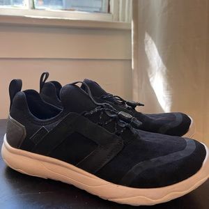 Teva sneaker/tennis shoe size 7